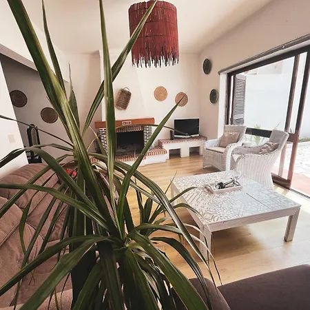 펜션 Philip's House 페렐